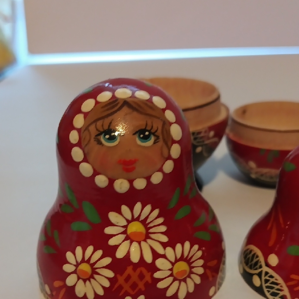 Vintage Russian Nesting Dolls Set Of 5 - Picture 2 of 4